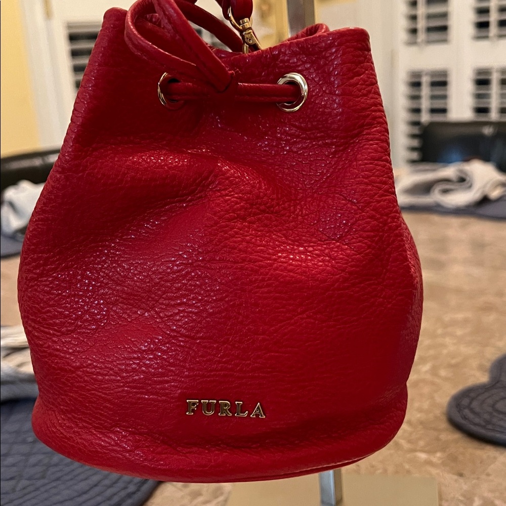 Furla Vibrant Red Leather Crossbody Bag EUC LOOKS NEW!  Beautiful! - Picture 4 of 15
